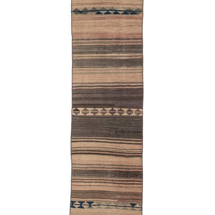 Tapis couloir vintage fait main en kilim turc 2'4'' x 10'4'' pour la vente par Rugtolia