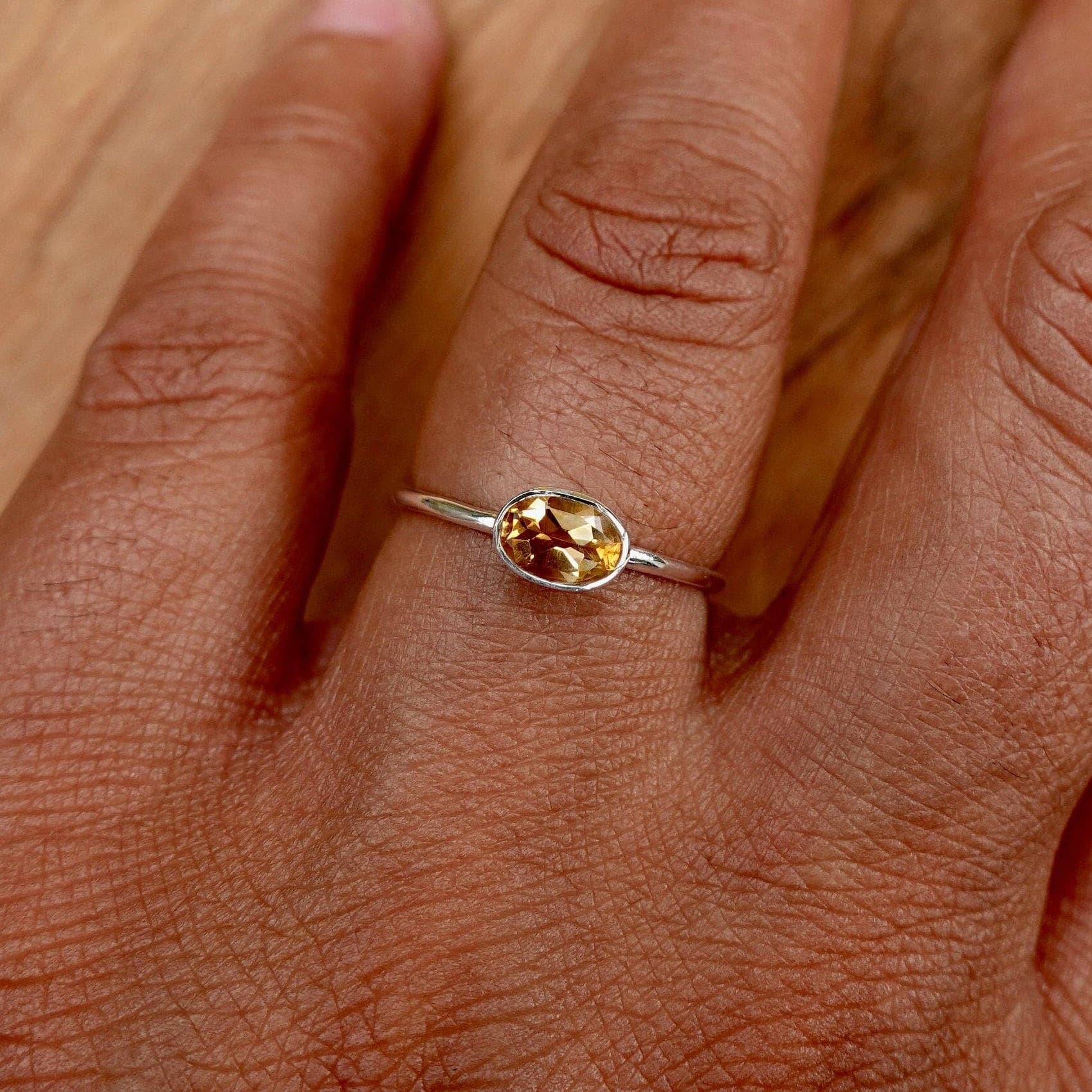 Mistry Gems - Vente Solitaire - Bague Ovale Horizontale Unisexe en Citrine | Argent Sterling 9251