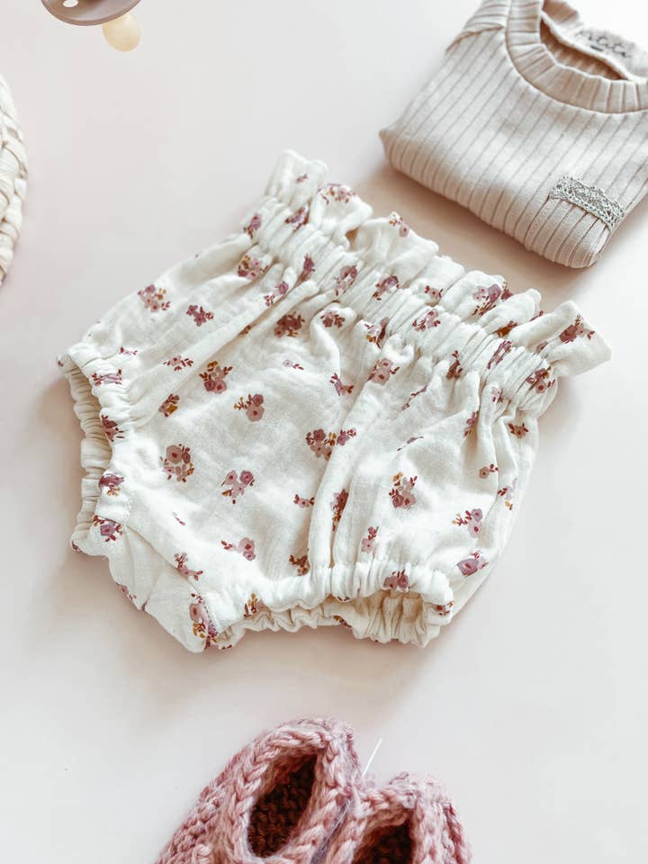 PETITE EvelinaApparel - Wholesale Underwear/Diaper Cover - Baby - Baby bloomers / vintage rose flowers1