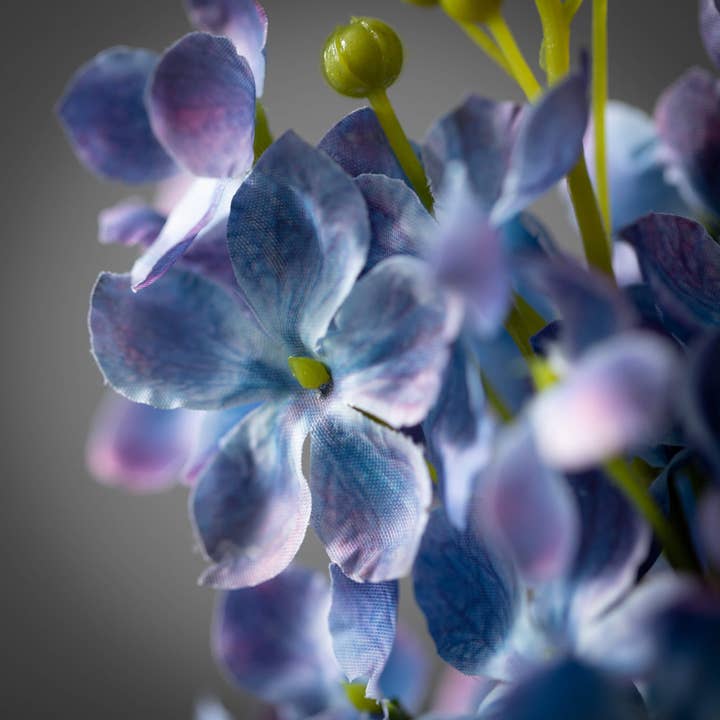 Sullivans Home Decor - Wholesale Artificial Flowers - FRESHCUT® LUSH PURPLE LILAC ST