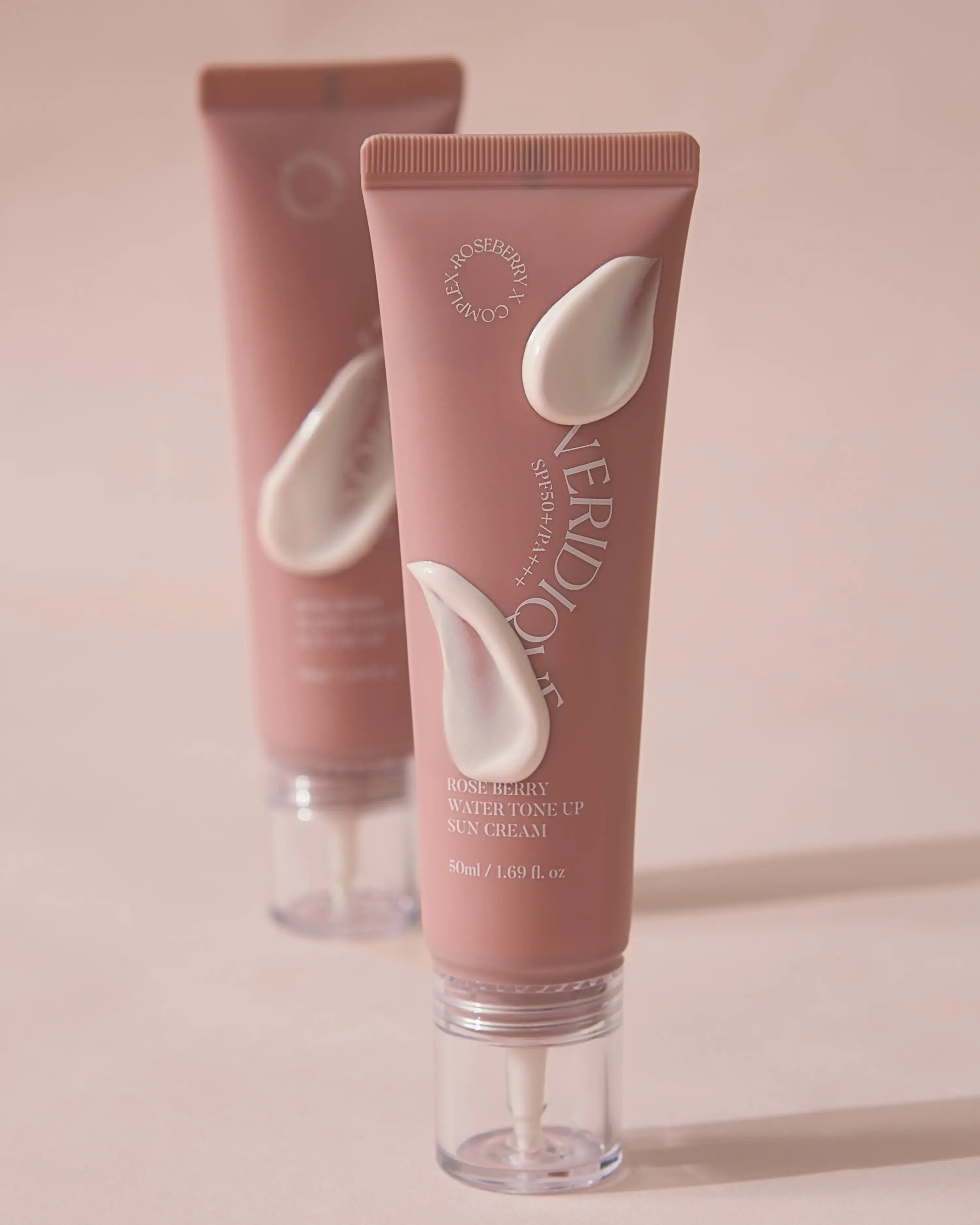 CELEMENT /IN YOUR GLOW - Vendita all'ingrosso Creme solari - CELEMENT /IN YOUR GLOW Crema Solare Vegan Leggera con Effetto Tone Up SPF50+ PA++++1