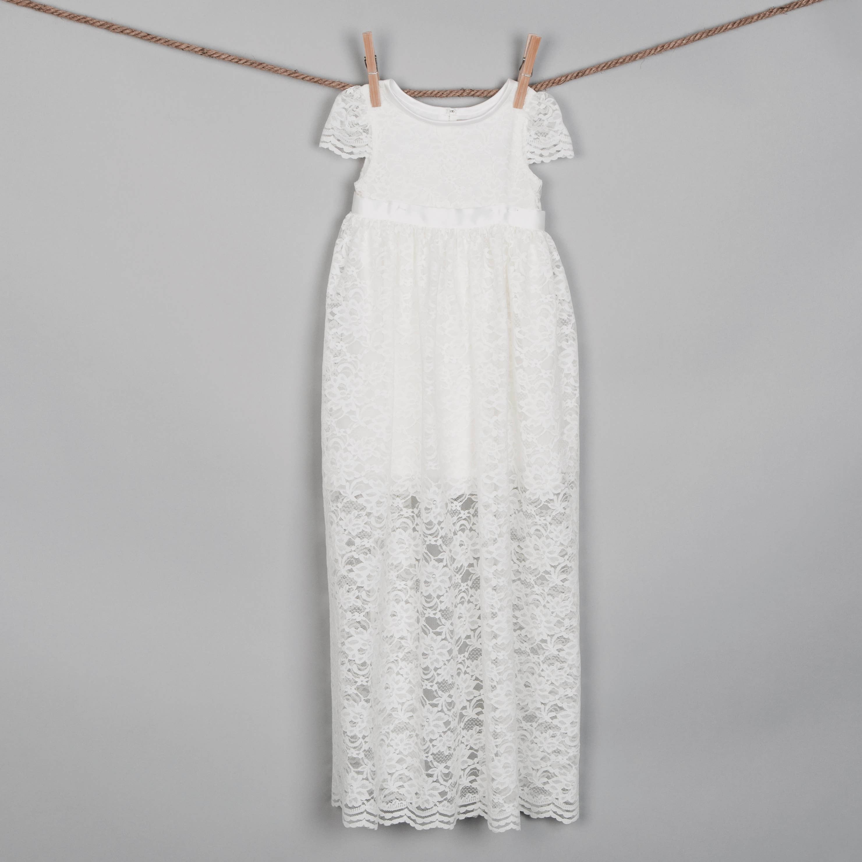 SEIDENWEISS – wholesale Klänningset – baby – Sophia dopset med spetsdopklänning0