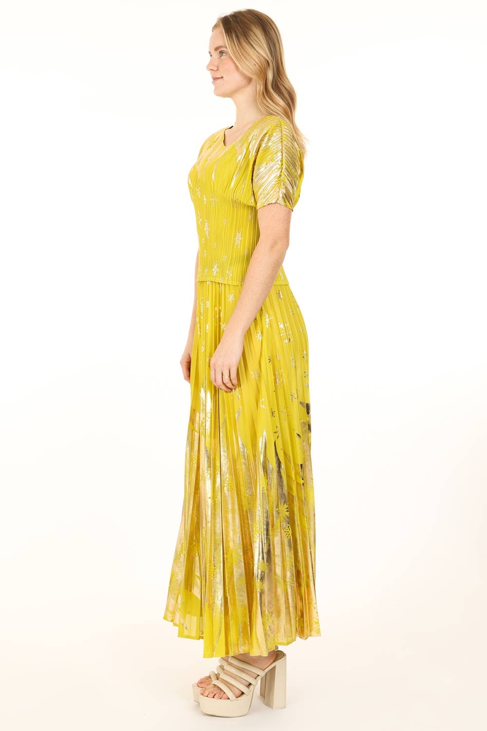 Beulah Style - Wholesale Top & Skirt Set - Women's - Glossy Snowflake Pattern Pleated Top & Skirt Set QM60384