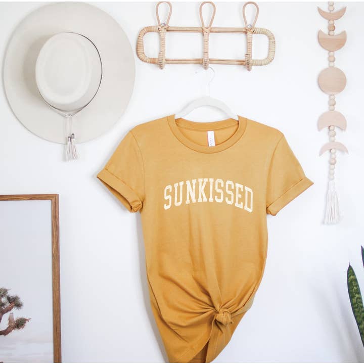 OAT COLLECTIVE – T-shirt estampada - Mulher por atacado – Camiseta gráfica SUNKISSED1