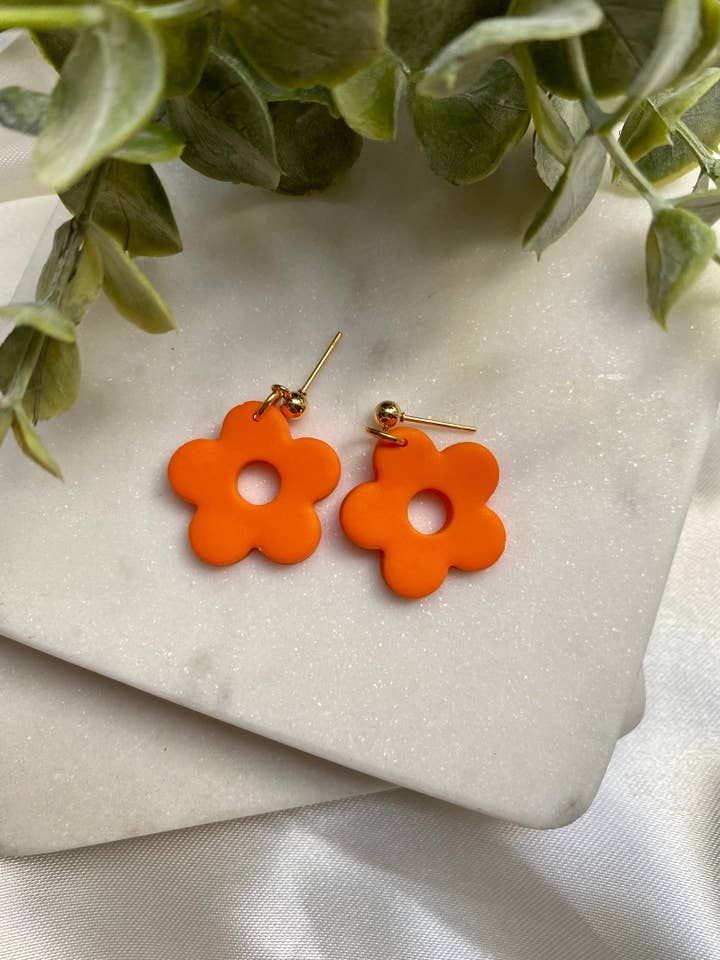 Daisy Dangle 18k Gold Plated Stainless Steel Earrings for wholesale by Rachel Ray Co