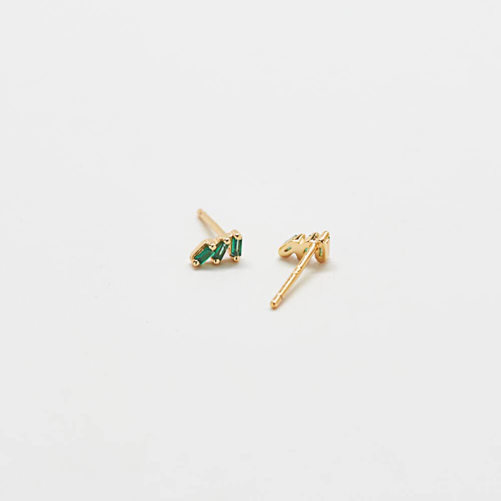 Admiral Row Jewelry – Großhandel Ohrstecker – Grüner Dreifach-Baguette-Ohrstecker aus Vermeil-Gold1