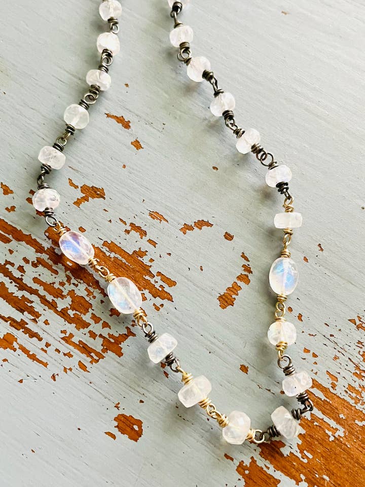 Collana in Pietra di Luna Avvolta in Argento Sterling e Oro 10K per la vendita all'ingrosso da parte di Peaces of Indigo