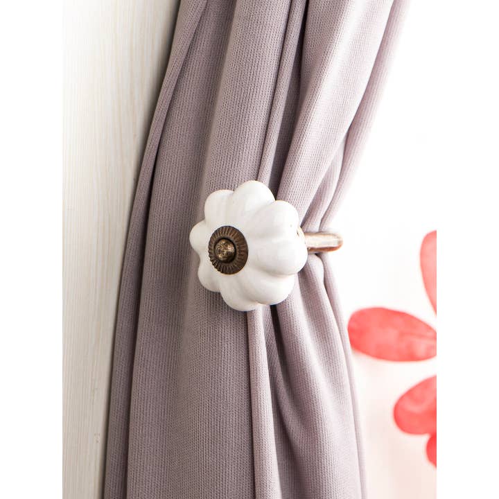 KNOBCO – wholesale Knopp/Handtag – Vit färg Enfärgad blomformdesign Gardinslips Ryggkrok Rustik badrumshanddukskrok Antik krok (Set med 2)