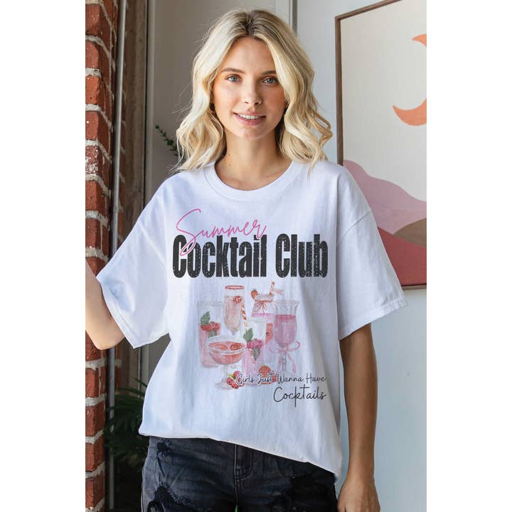 T-shirt graphique surdimensionné SUMMER COCKTAIL CLUB pour la vente par BLUME & CO.