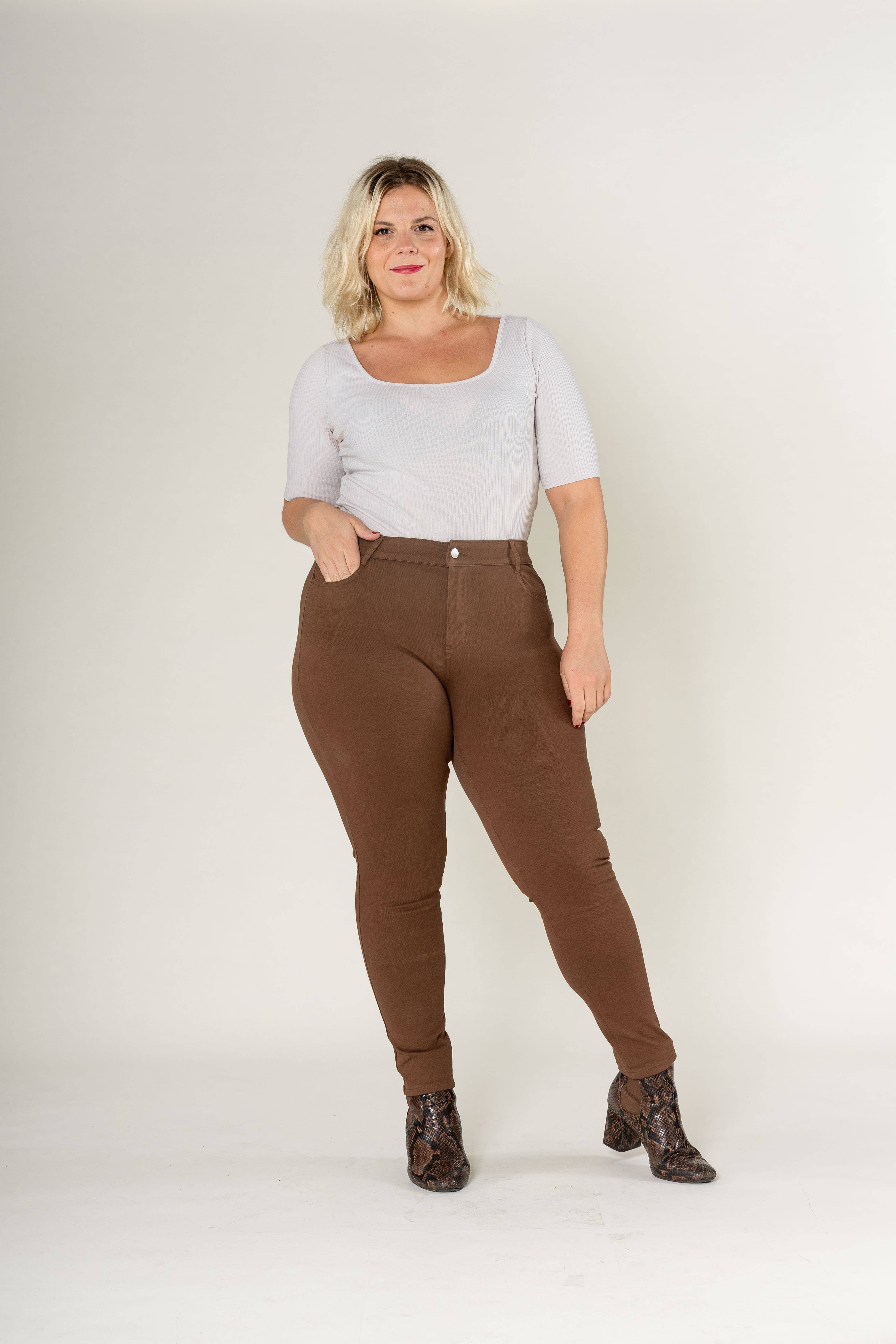 Nina Carter - Wholesale Fashion Leggings - Women's - Curve plus size stretch Legging/Jegging with Zip A00512