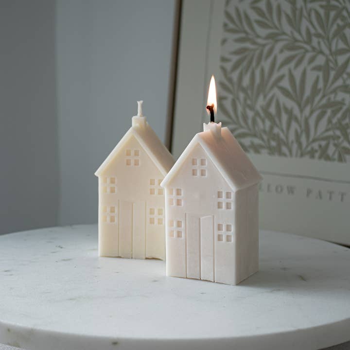 Glowing Harmony Candle Co - Venta al por mayor Velas de diseño llamativo - Vela de Cabaña Navideña, Decoración de Chalet Escandinavo de Invierno6