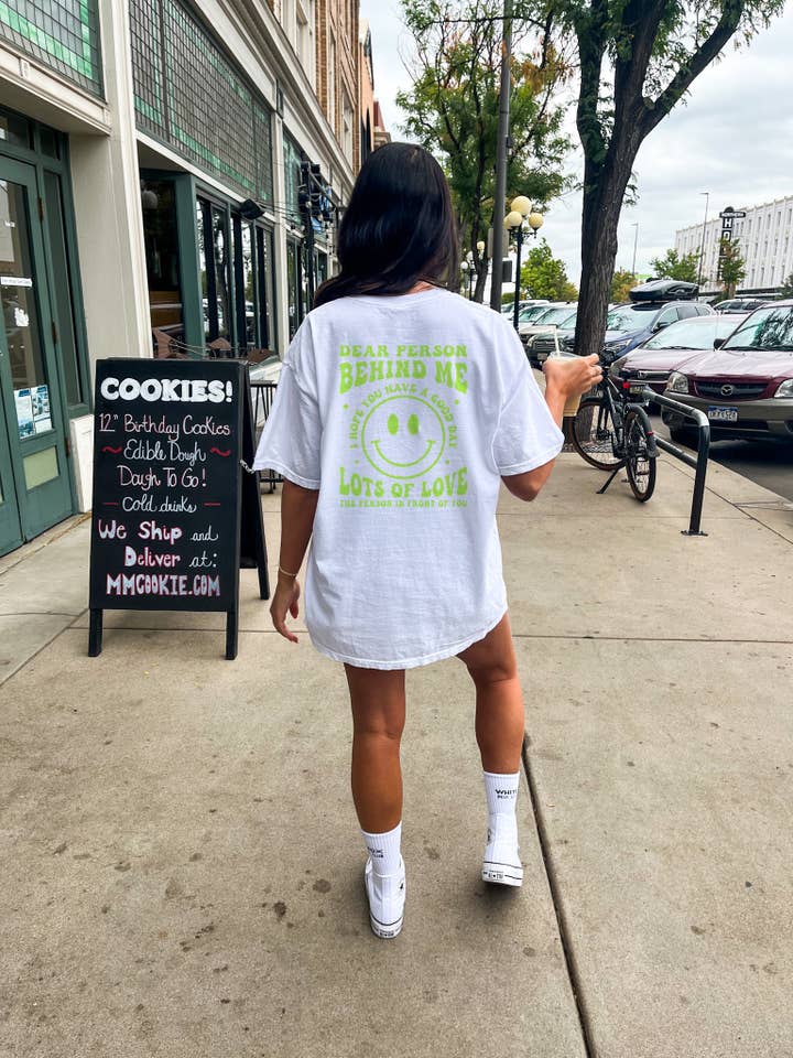 LOLA MAGNOLIA - Wholesale T-Shirt (Graphic) - Women's - DEAR PERSON BEHIND ME GRAPHIC TEE1