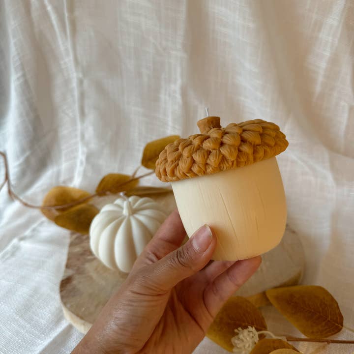 My Milky Candle – Engroshandel Gavelys – Håndlavet valnødlys lavet af rapsvoks, duft efter eget valg1