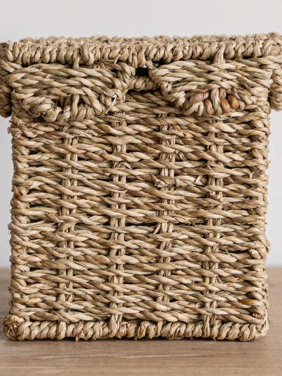 Boîte à mouchoirs en herbe de mer tressée pour la vente par Luxe B Co