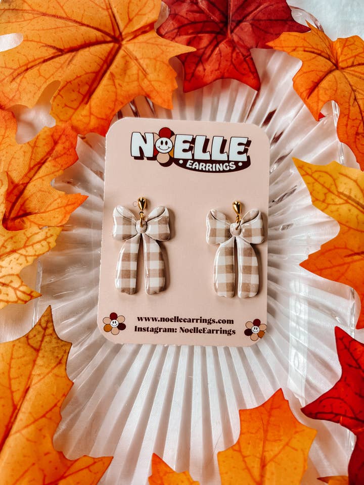 Geruite strikoorbellen voor de herfst | Oorbellen van polymeerklei voor de herfst voor wholesale door Noelle Earrings