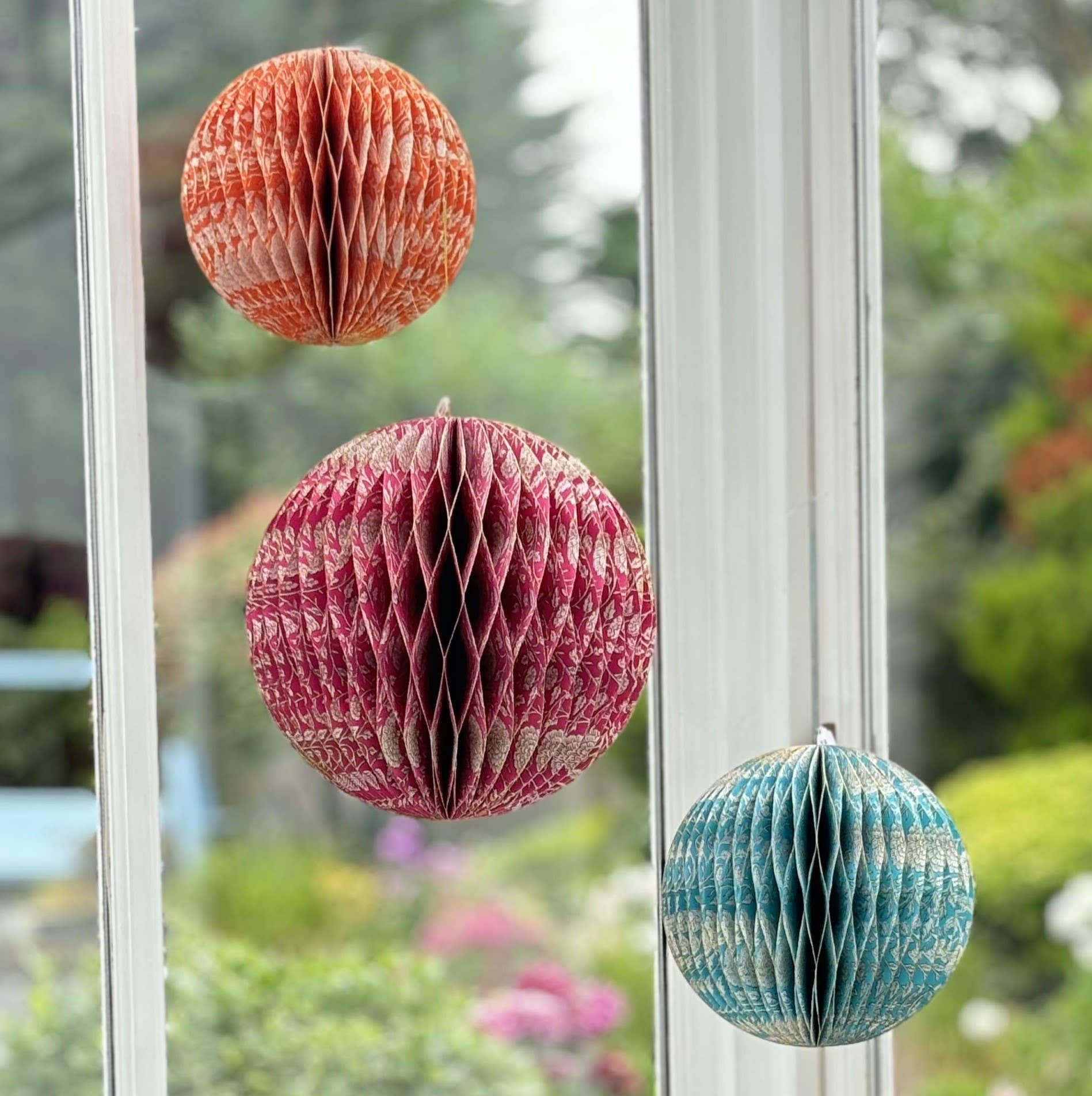 Globe Enterprise - Wholesale Ornament Set - Sustainable & Handmade Honeycomb Paper Decorations Magenta  1