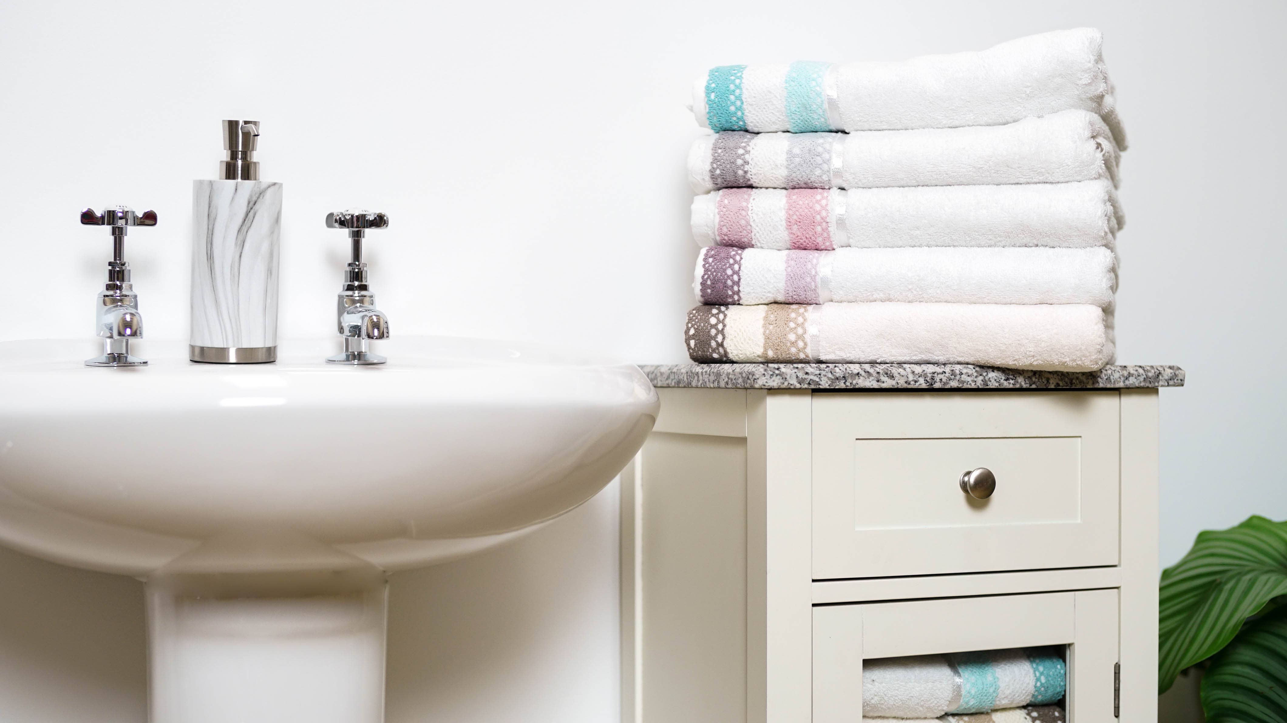 Allure Bath Fashions – wholesale Bath towel – Lauren Lace Edge Vintage Bath Towels - 100% Turkish Cotton4