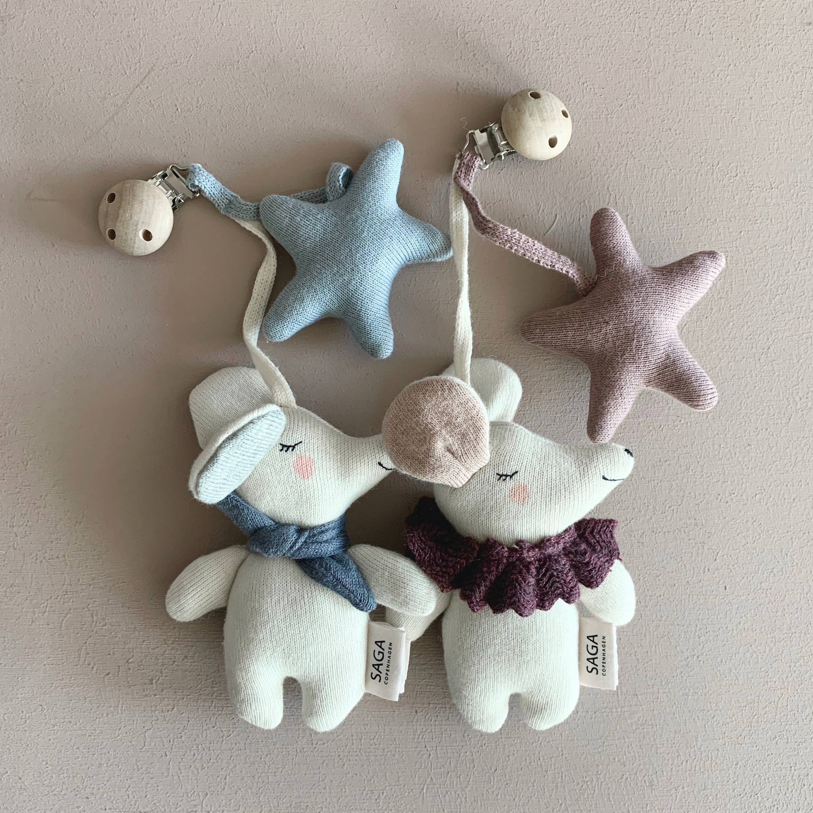 Saga Copenhagen – wholesale Babymobil – Barnvagnsleksak Aqua Sea i ekologisk bomull med enkelt clips från Saga Copenhagen1