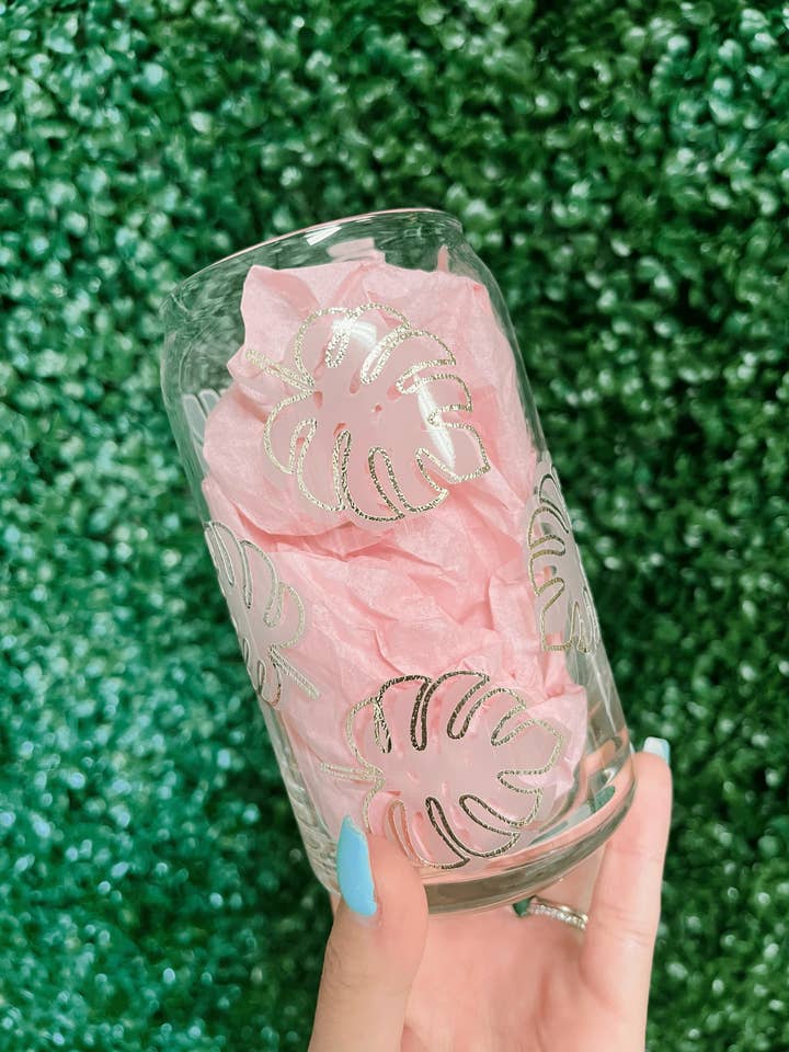 Tasse en verre Monstera Leaf Can, tasse à couleur changeante pour la vente par SparklesnMoreCo