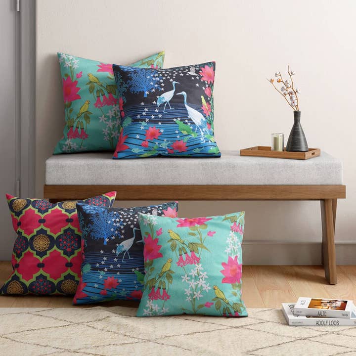 Conjunto de 5 almofadas de veludo Blooms & Swans 16" x 16" por atacado de GoGlocal