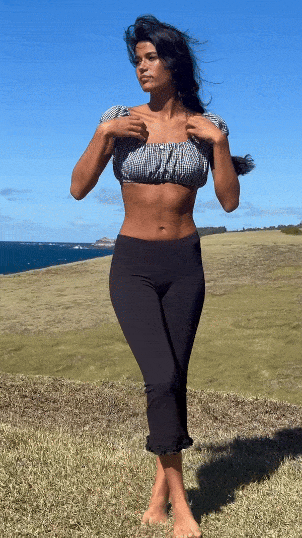 Ónix CAPRI RUFFLE EN ÓNIX de venta al por mayor en Faire4