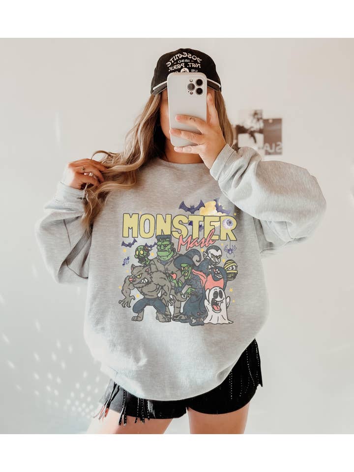 Monday Muse - Vente Sweat-shirt à imprimés – femme - Chandail à col rond Monster Mash rétro des années 90, Y2k Halloween1