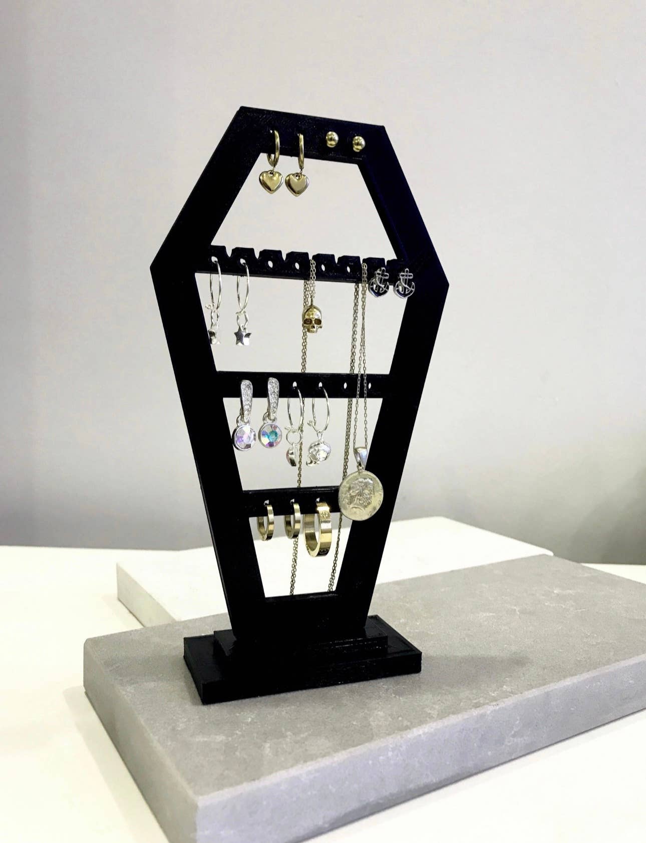 G7T6 – wholesale Jewellery stand & display – Gothic Coffin Shaped Tabletop Jewellery Stand Holder1