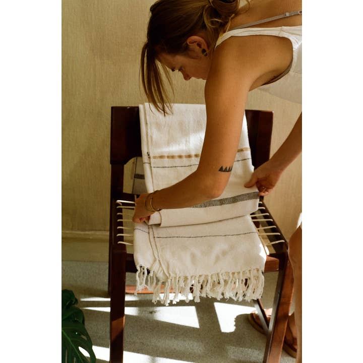 kanju Interiors - Wholesale Throw Blanket - Nadi Hand-Loomed Cotton Throw