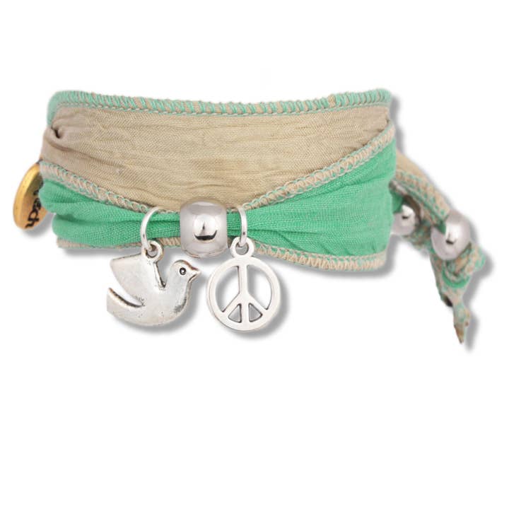 Dove of Peace — Bracelet en soie Mint-Nature en tissu sari pour la vente par Anísch de la Cara