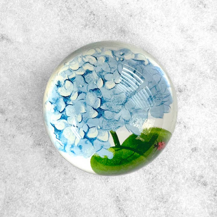 Favorite Story - Wholesale Paper Weight - Glass Dome Paperweight - Hydrangea