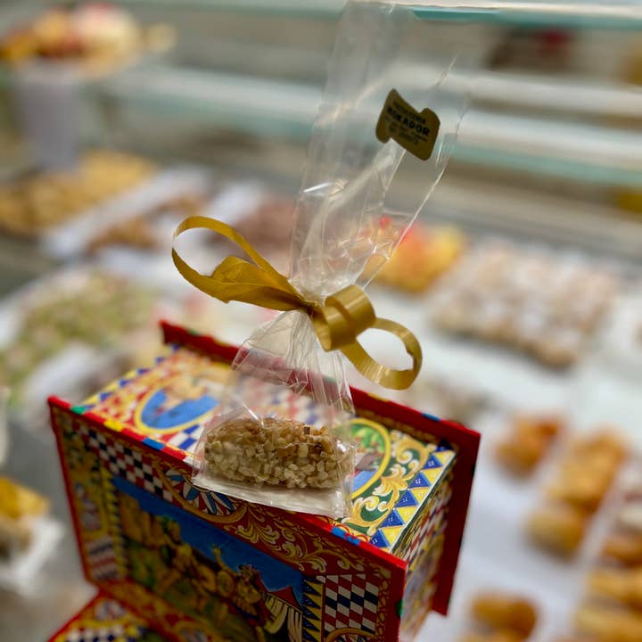 Pasticceria Mokador f.lli Sclafani - Wholesale Cookie - Almond cookies with hazelnut or pistachio topping3