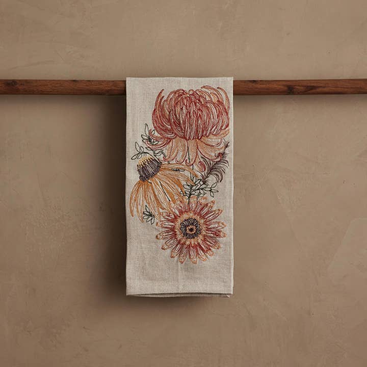 Torchon Autumn Mums pour la vente par Coral & Tusk