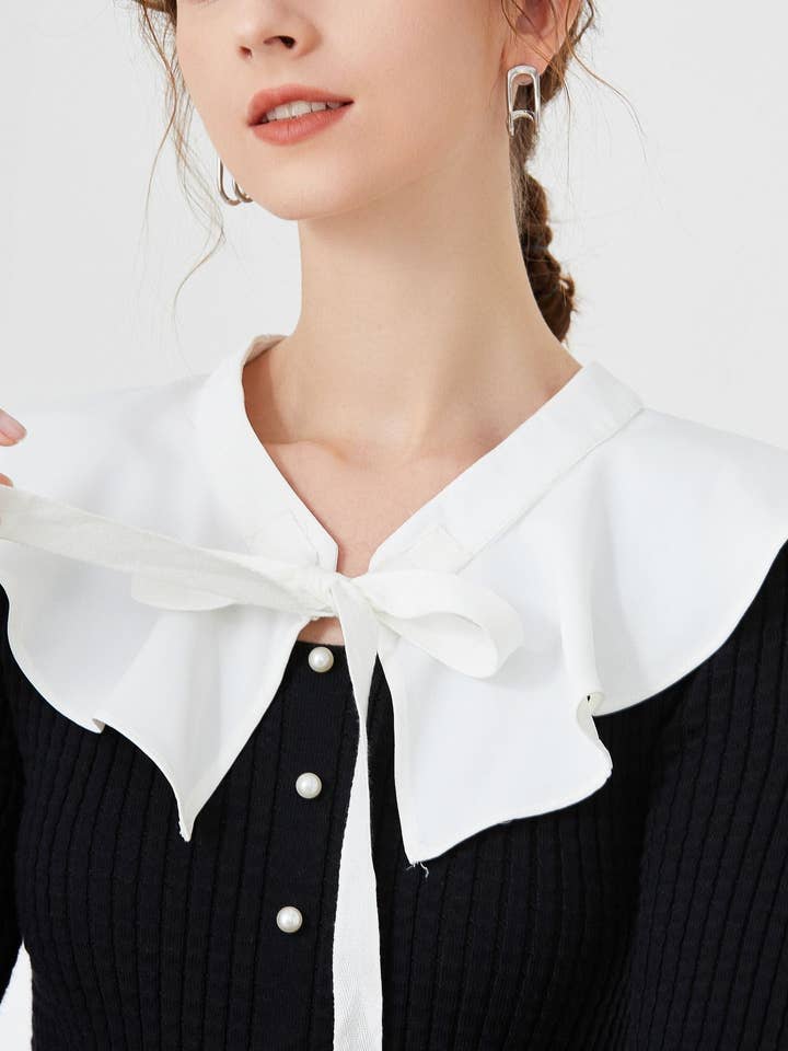 Col amovible à volants en nœud papillon pour la vente par VividLux