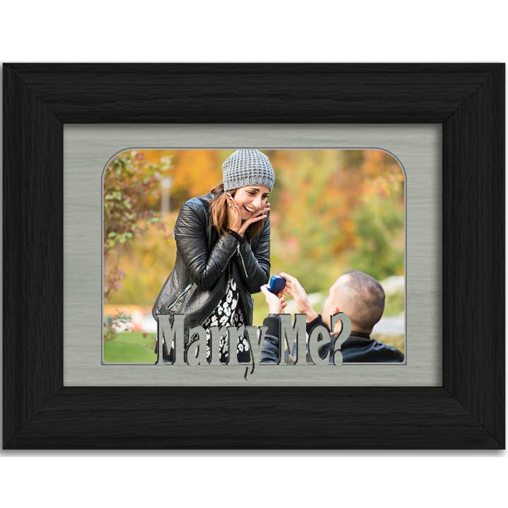 M'épouser ? Cadre photo de table pouvant contenir une photo de 4 x 6 pouces - Propos pour la vente par Northland Frames and Gifts Inc