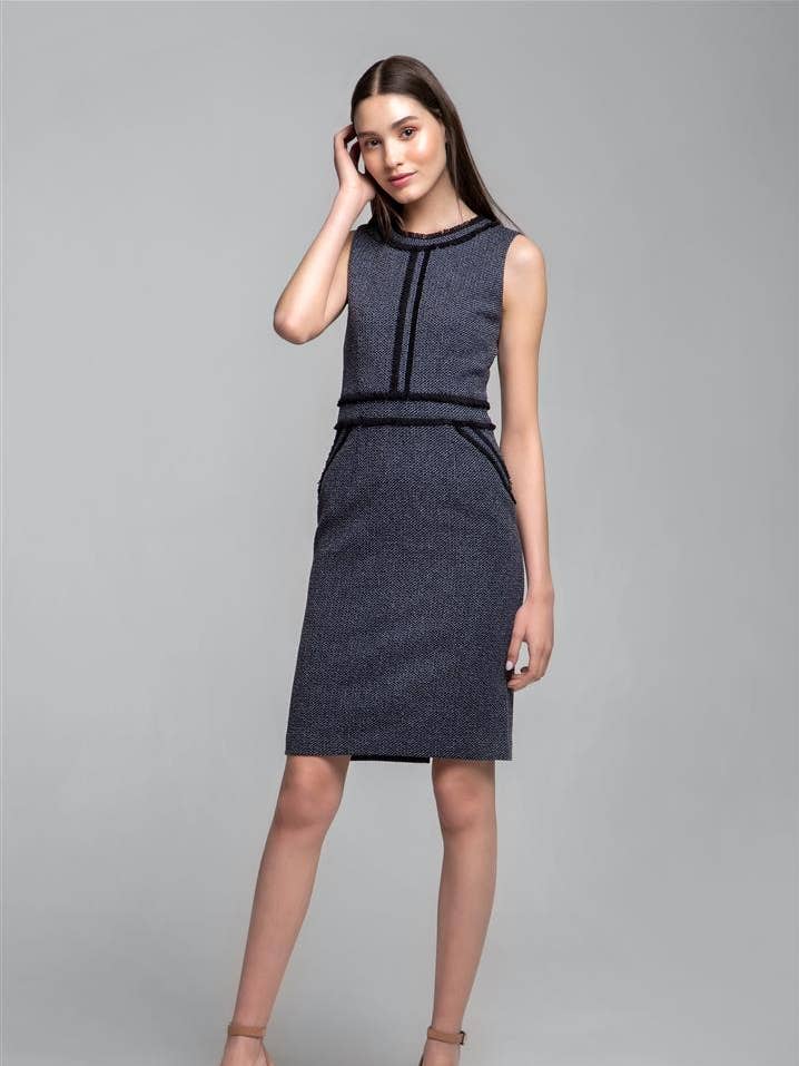 Robe en tweed de coton bleu marine à franges Eloise pour la vente par RUMOUR LONDON