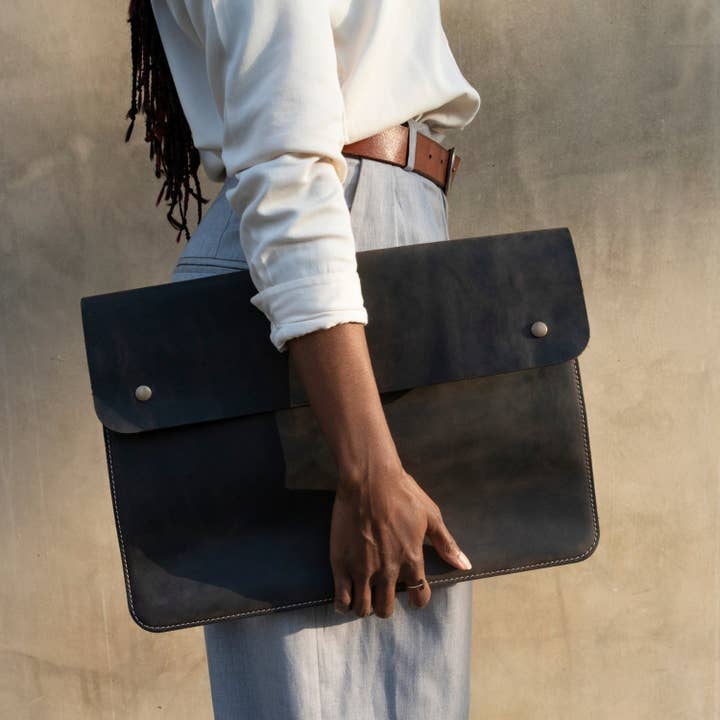 Londo - Wholesale Laptop/Tablet Case - Unisex - MegaGear Fine Leather and Sleeve Bag for MacBook Pro, MacBook Air and iPad Case3