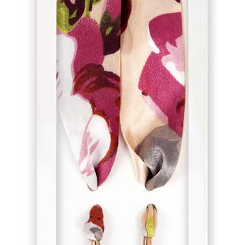 Flor Rosa Bufanda – Cordones Anchos de Satén en Suave Floral Rosa y otras tendencias de Resultados para calzados en flores al por mayor. Devoluciones gratuitas y condiciones de pago a 60 días en Faire en Faire.