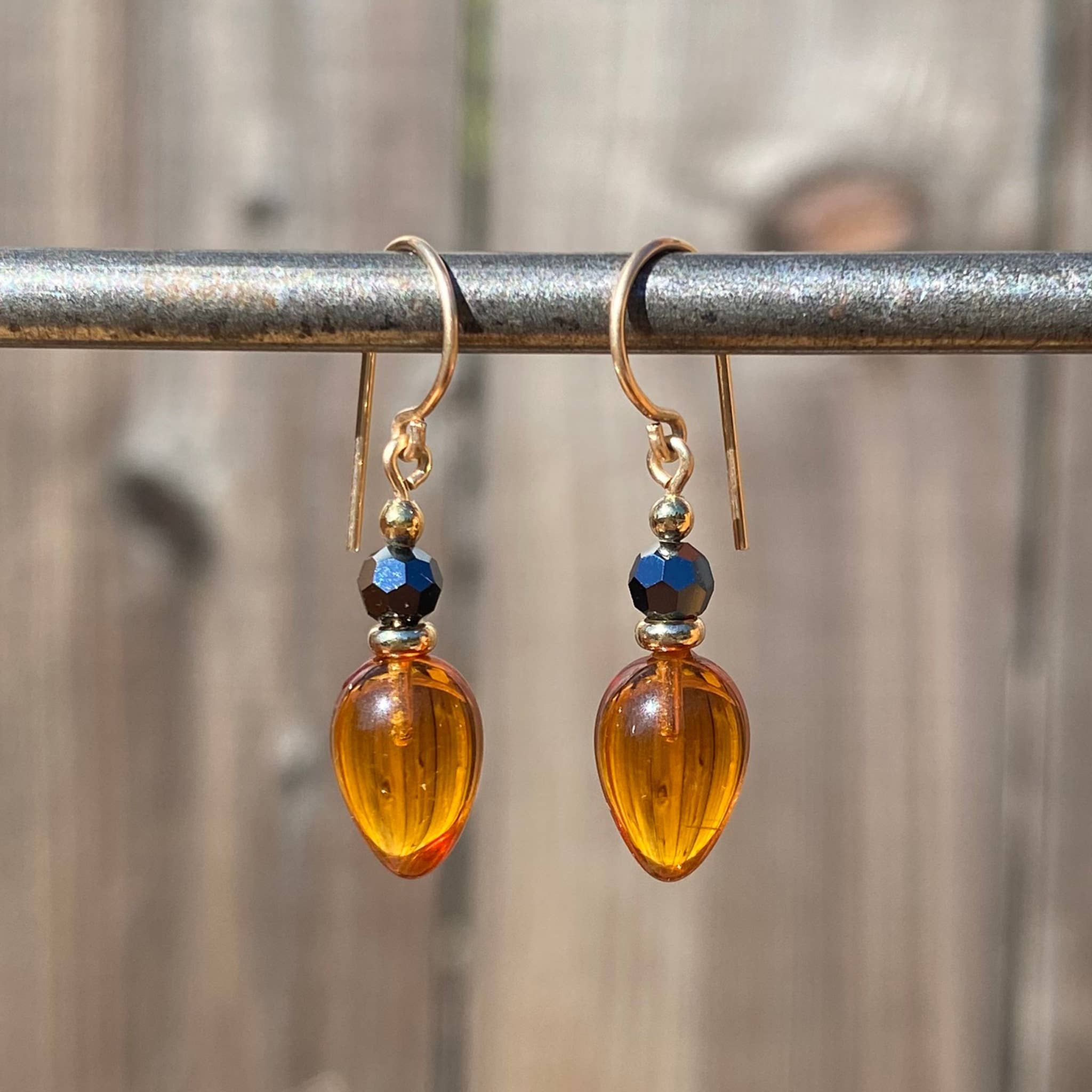Owen Glass Collection - Wholesale Dangle Earrings - PLUMS 67 - TOPAZ GLASS AND HEMATITE EARRINGS, GOLD TRIM 0