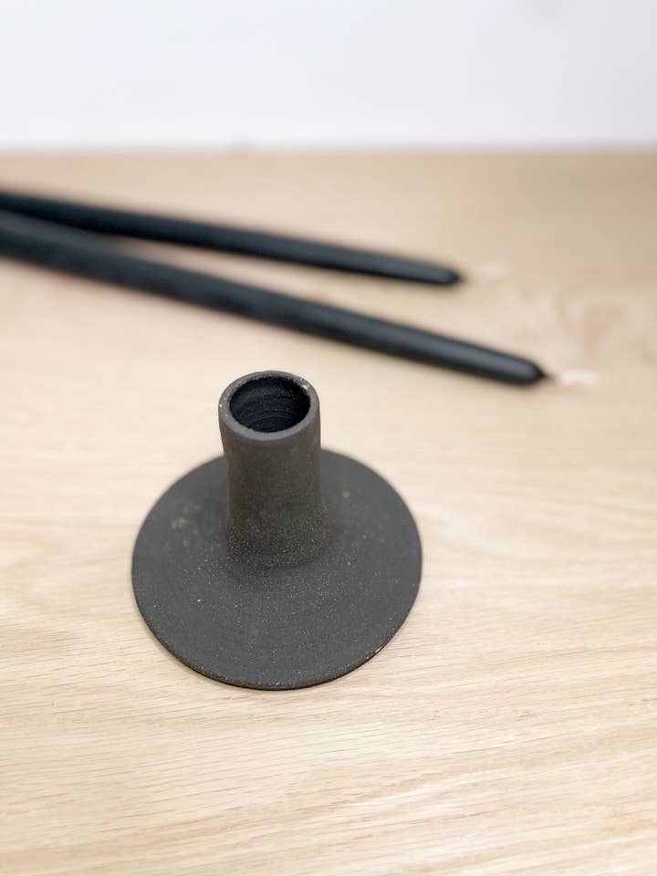 Portavelas de Barro Negro Ancho para Velas Cónicas para venta al por mayor de JordanBCeramics