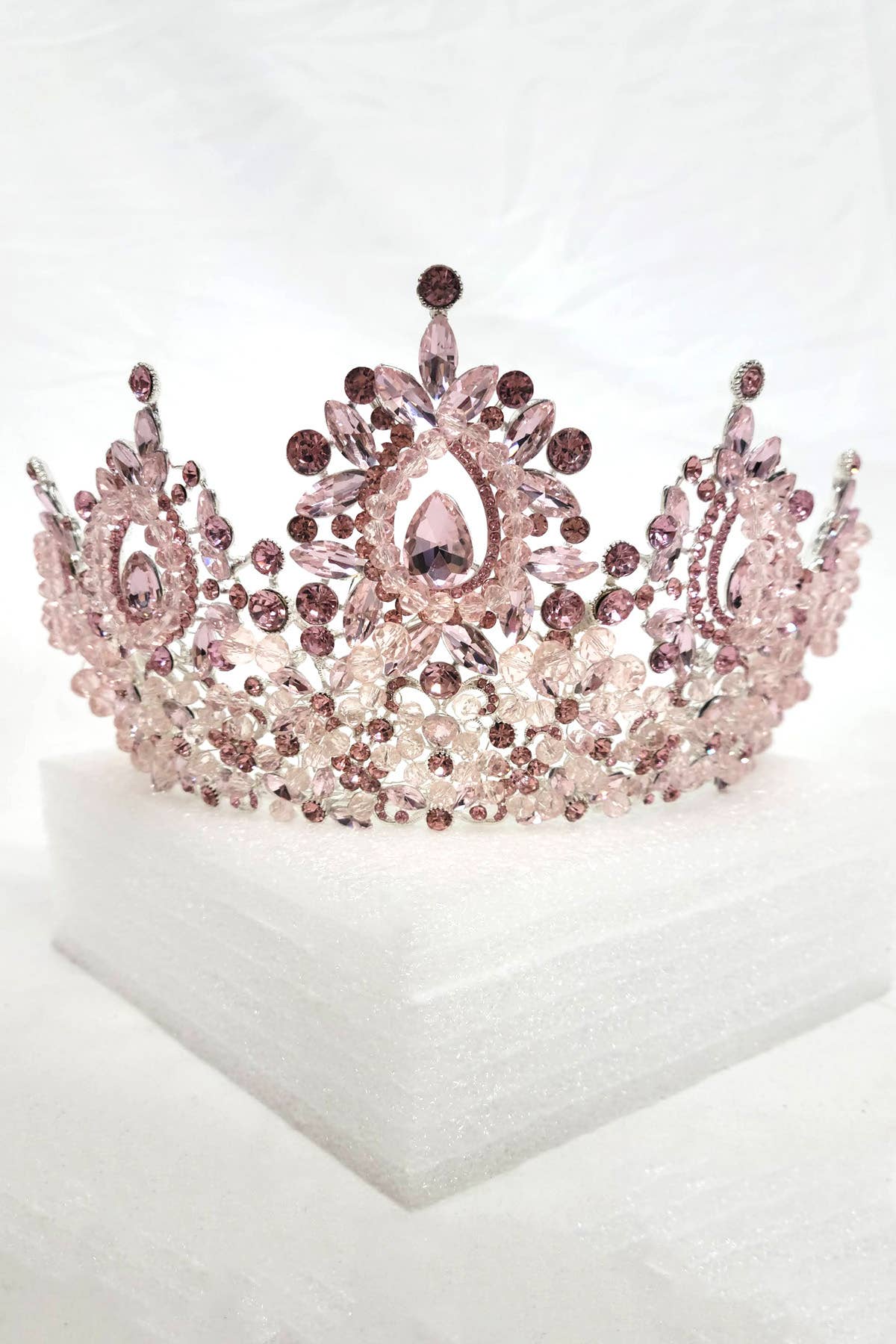 Chicas - Wholesale Tiara - Women's - Metal tiara with crystal balls and jewel rhinestones HT96237