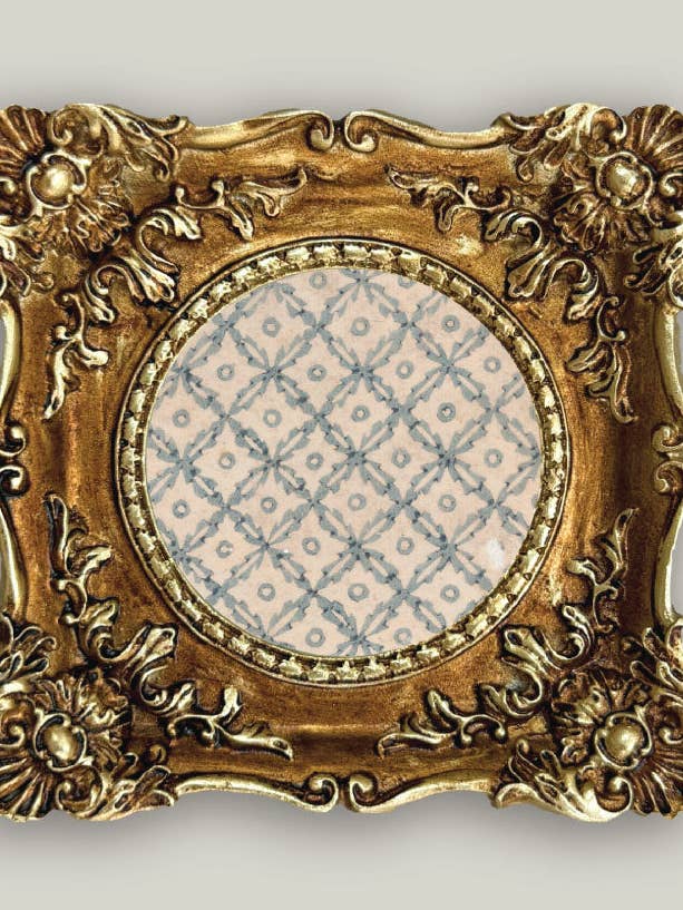 Cadre Photo Carré Petit et Orné pour la vente par Petal Lane Home