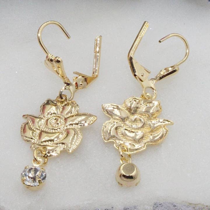 Boucles d'oreilles loquet en zircone cubique rose pour la vente par Cherie by Cherie
