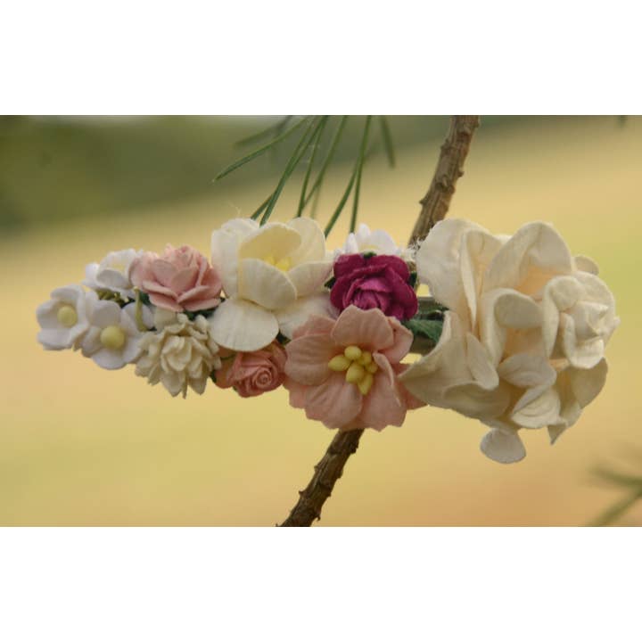 Matrinna – wholesale Hårnålar – Vit blomma hårnål med metall alligator klipp, Millinery hår bulle dekoration bit, Blossom huvud tillbehör för frisyr, Pigtail hållare
