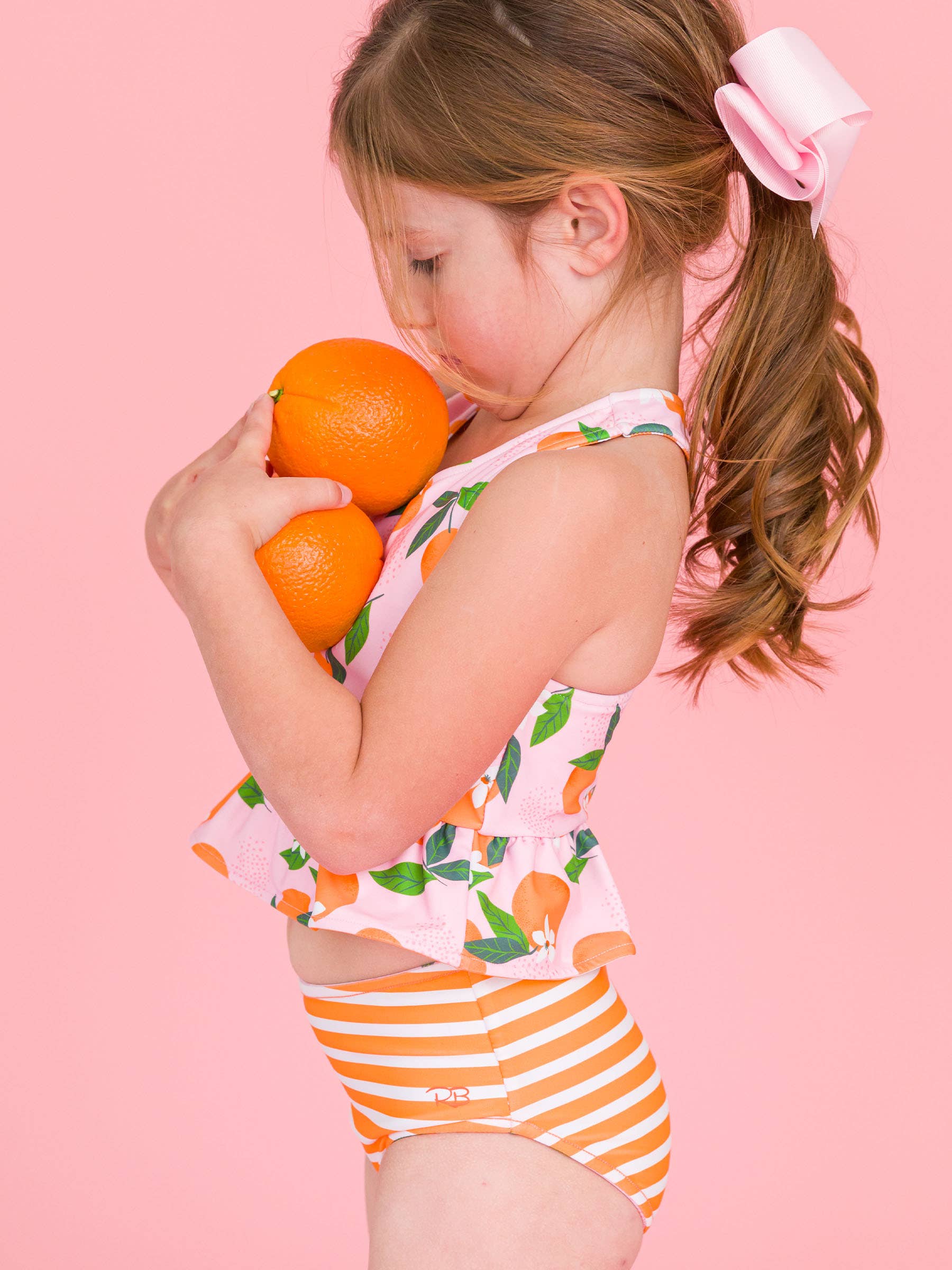 Rosa Conjunto de bañador de dos piezas con peplum reversible "Orange You The Sweetest" para niñas. de venta al por mayor en Faire4