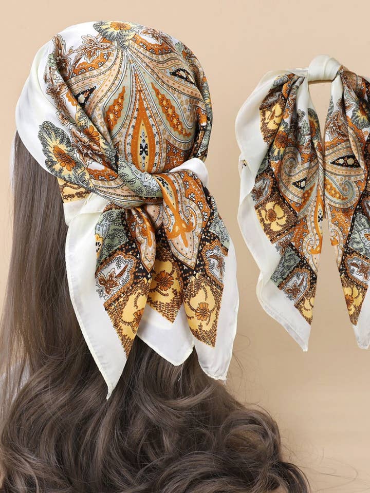 Scarvii - Foulard Carré Paisley pour la vente par Funkyrel® Atzbranding Limited