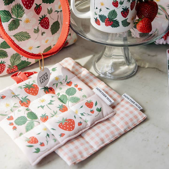 Paper Farm Press - Wholesale Oven Mitt/Pot Holder - Strawberry Patch Pot Holder Set3