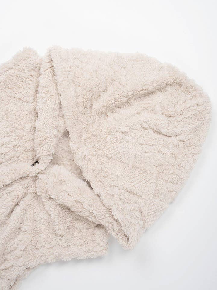 Rosa Clothing - Wholesale Outerwear Vest - Women's - Textured Leisure Double-Sided Plush Hooded Vest4