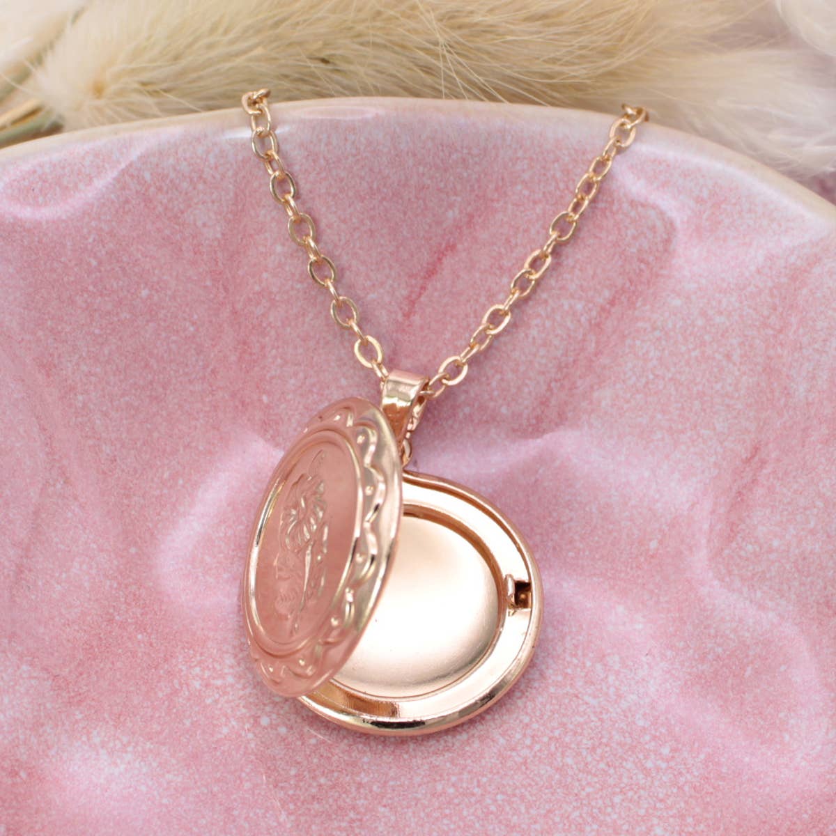 ZAD - Wholesale Locket Necklace - Vintage Memories Gold Flower Locket Necklace2