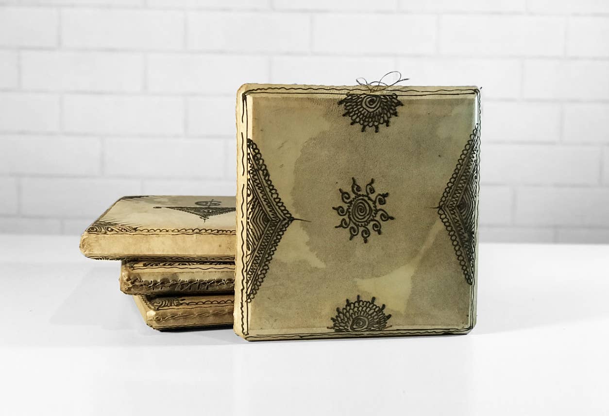 Verve Culture – Engroshandel Musikinstrument – Marokkansk firkantet tromme med gedeskind og henna8