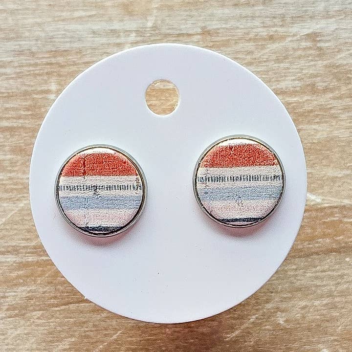 Orecchini a perno in acciaio inossidabile con pelle di sughero a righe boho per la vendita all'ingrosso da parte di A Glamper's Creations LLC